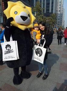 广场吃瓜群众,见证时代变迁的民间视角